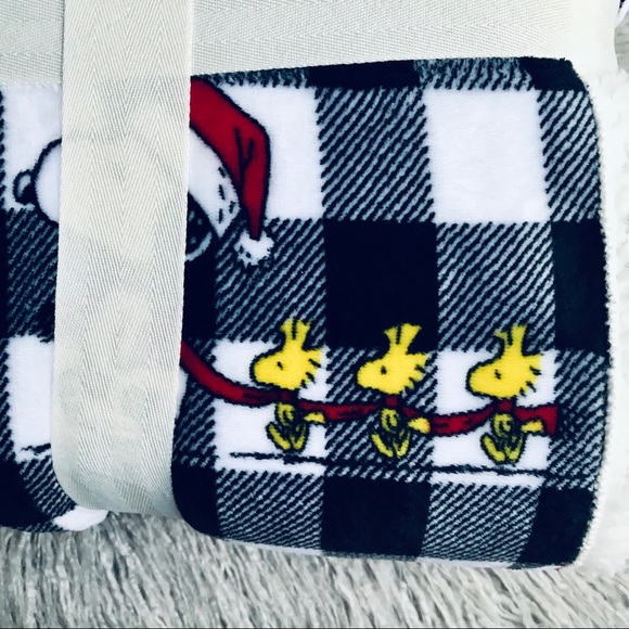 Berkshire Snoopy Plaid Christmas Sherpa Blanket - Picture 4 of 15